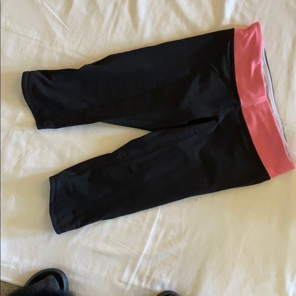 LULULEMON-  ruffle detail running crop - Picture 3 of 5